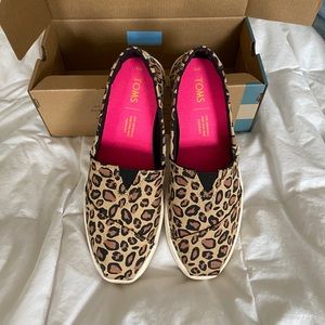 TOMS classic leopard print shoes